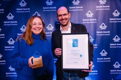Gruppenfoto des Gewinnerteams von Brandcode mit Urkunde