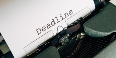 Image shows a typewriter with a paper attached stating the word Deadline